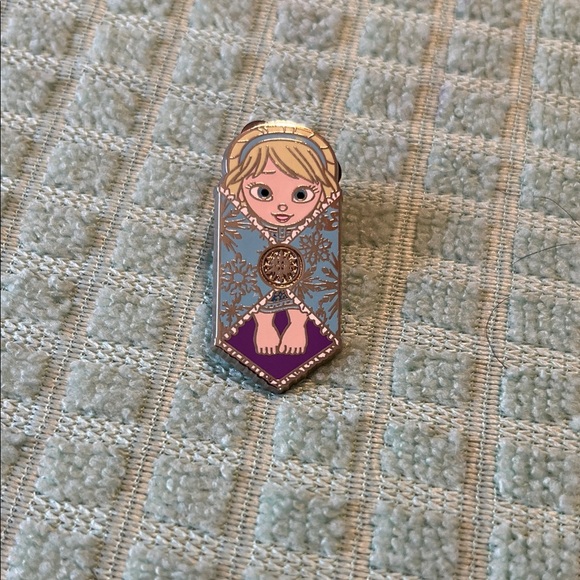 Disney Frozen Baby Elsa Princess Trading Enamel Pin with Blue and Purple Accents - Picture 3 of 3